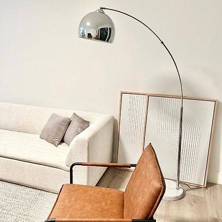 Modern 2 Bed Furnished Apartment In Квінсі Екстер'єр фото