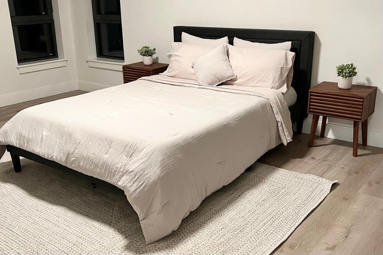 Modern 2 Bed Furnished Apartment In Квінсі Екстер'єр фото