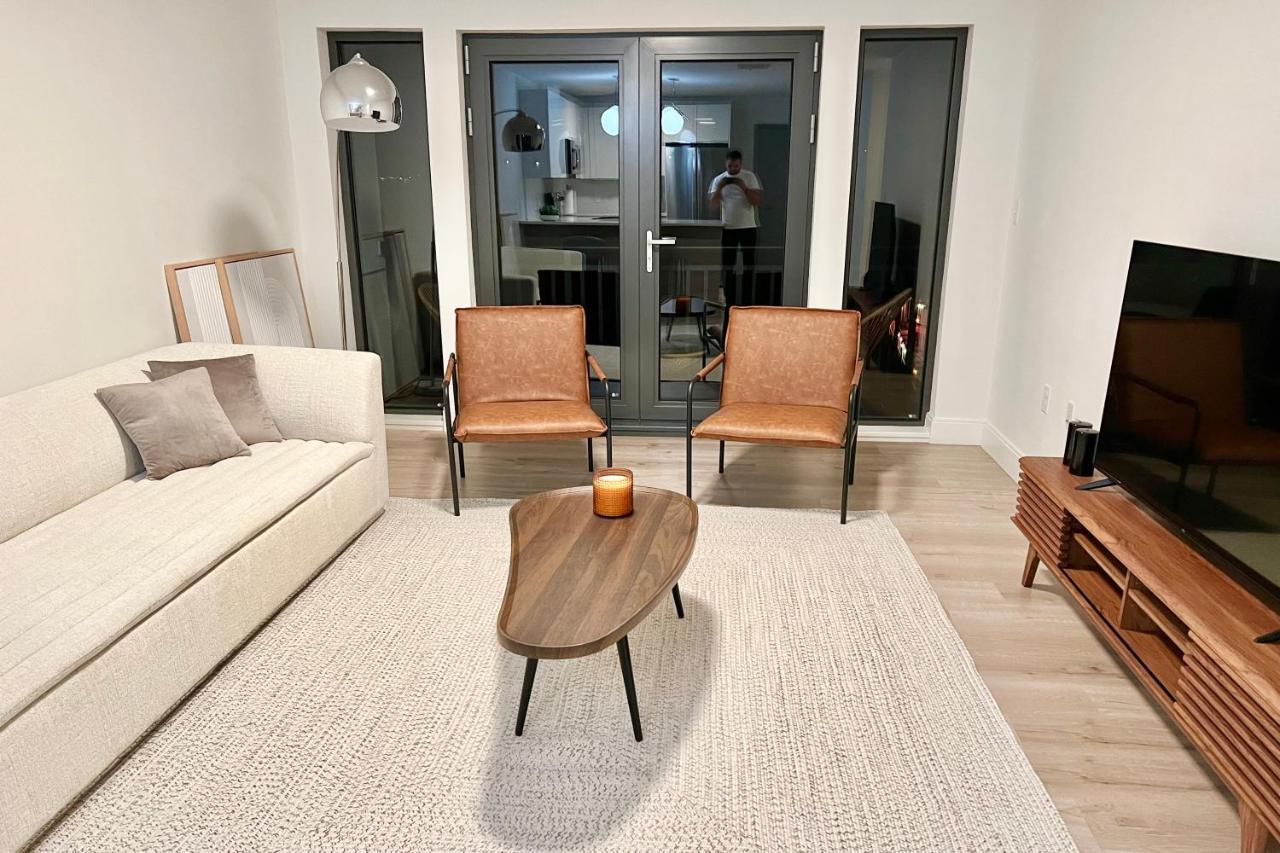 Modern 2 Bed Furnished Apartment In Квінсі Екстер'єр фото