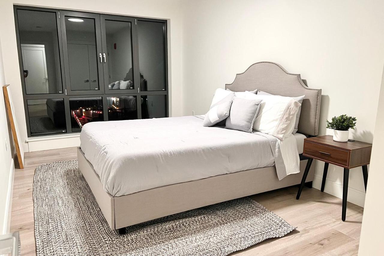 Modern 2 Bed Furnished Apartment In Квінсі Екстер'єр фото