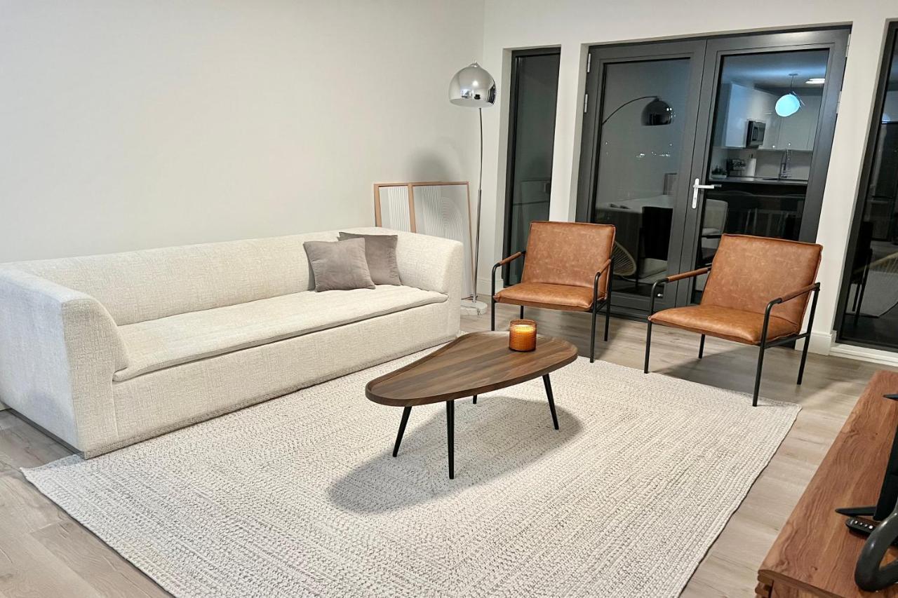 Modern 2 Bed Furnished Apartment In Квінсі Екстер'єр фото