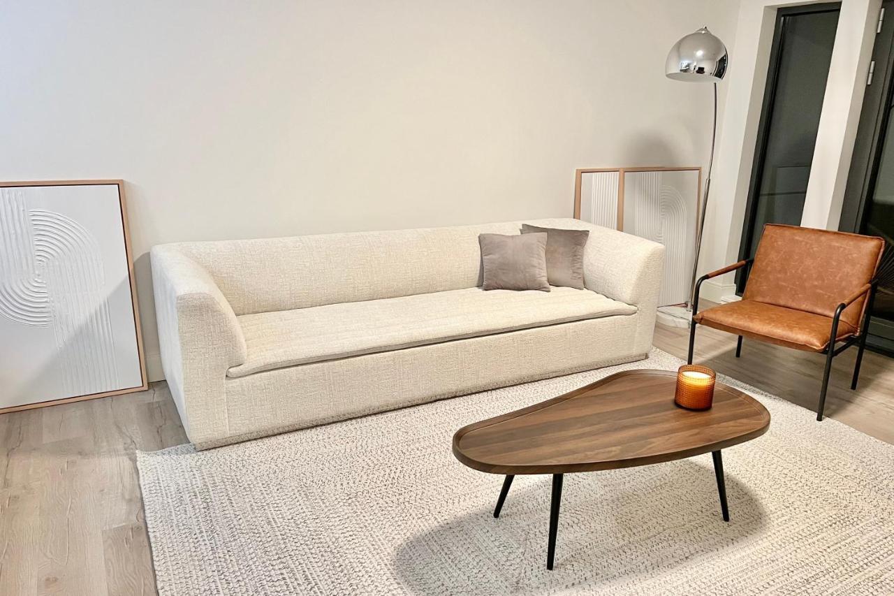 Modern 2 Bed Furnished Apartment In Квінсі Екстер'єр фото