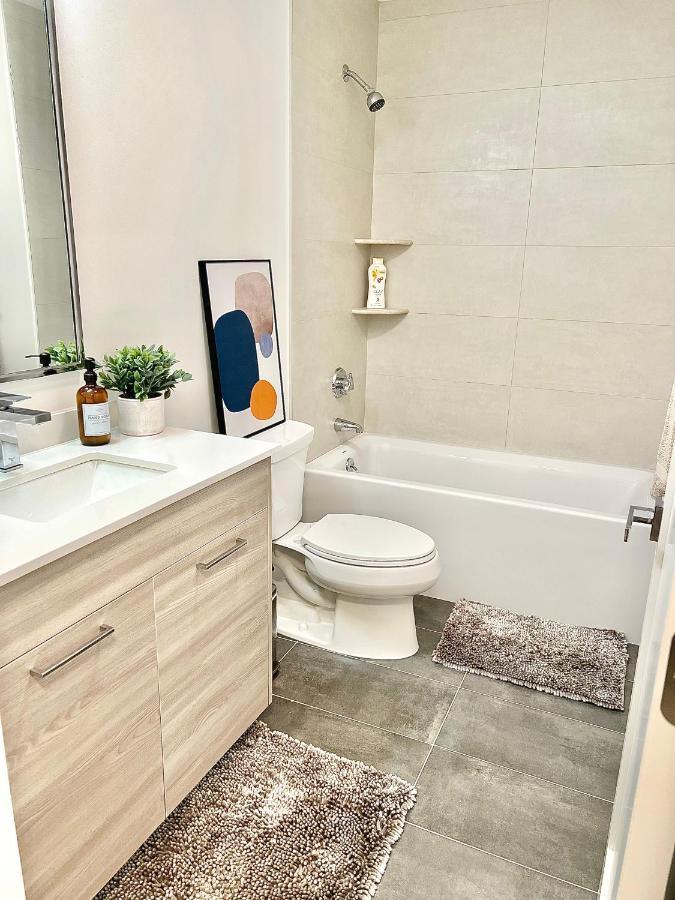 Modern 2 Bed Furnished Apartment In Квінсі Екстер'єр фото