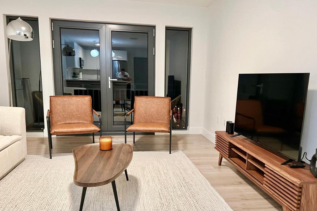 Modern 2 Bed Furnished Apartment In Квінсі Екстер'єр фото