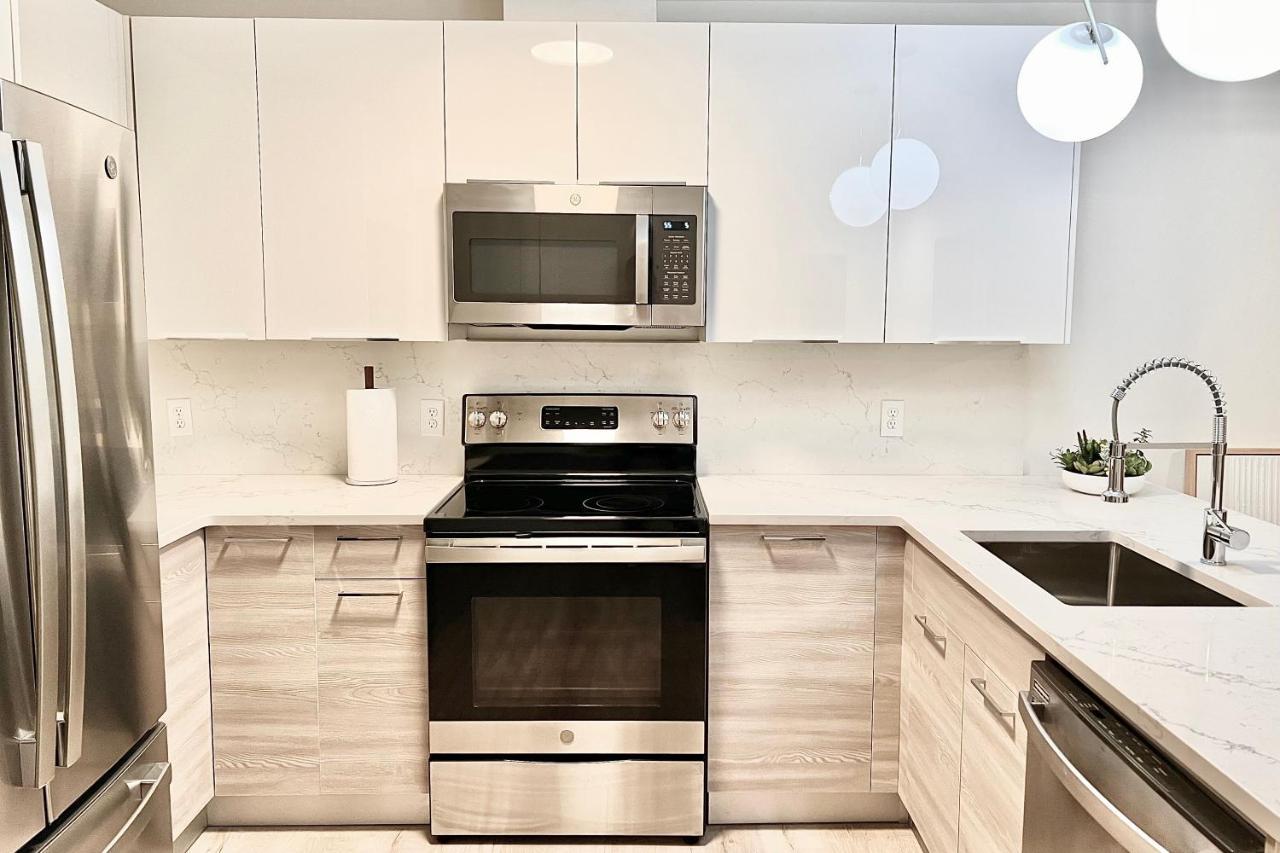 Modern 2 Bed Furnished Apartment In Квінсі Екстер'єр фото