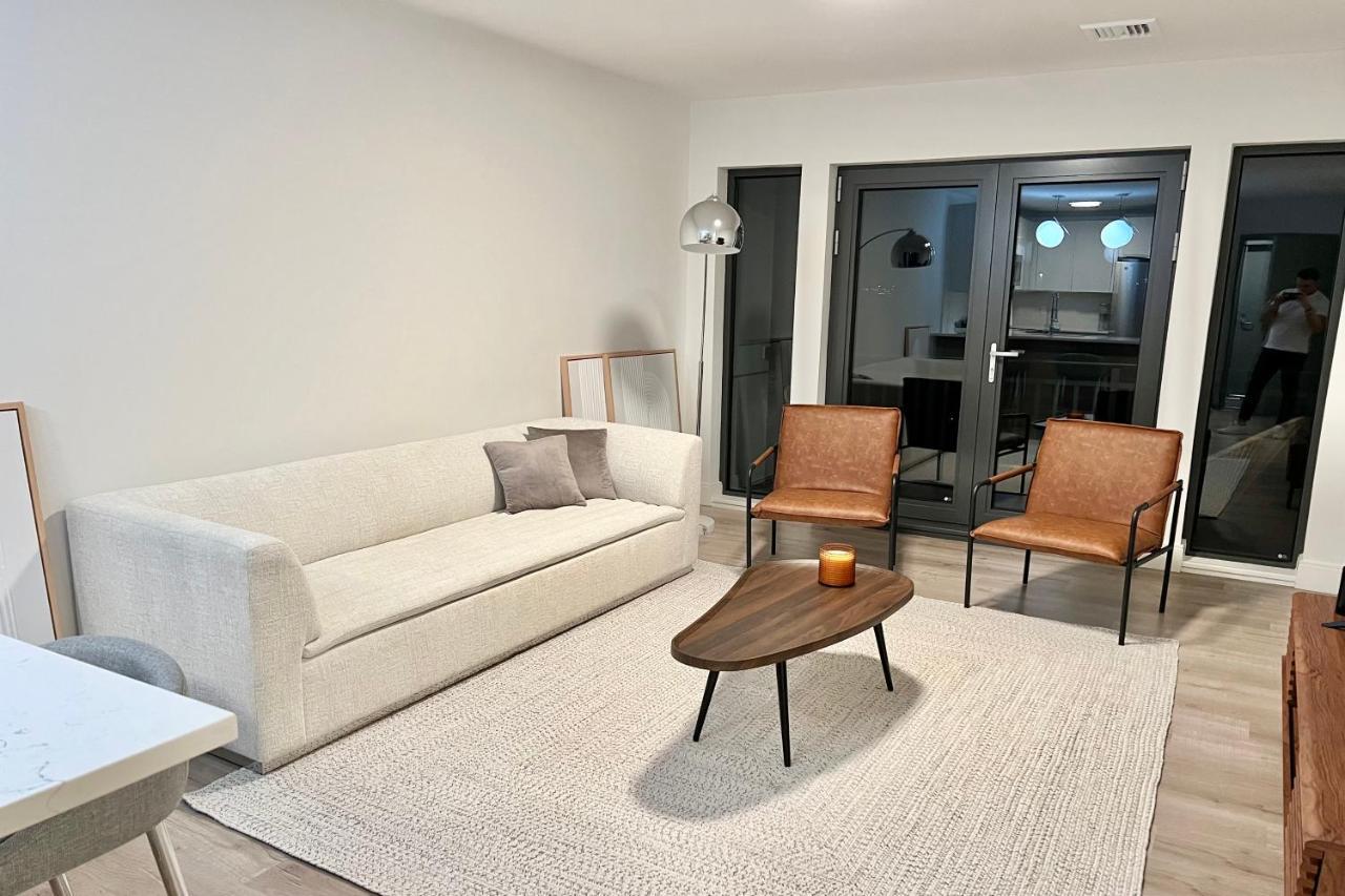 Modern 2 Bed Furnished Apartment In Квінсі Екстер'єр фото