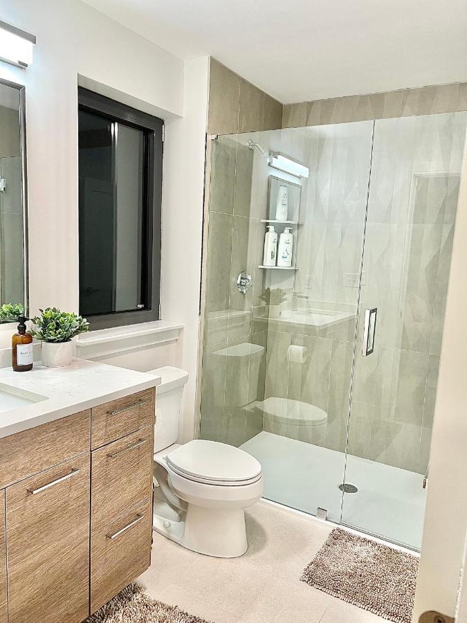 Modern 2 Bed Furnished Apartment In Квінсі Екстер'єр фото